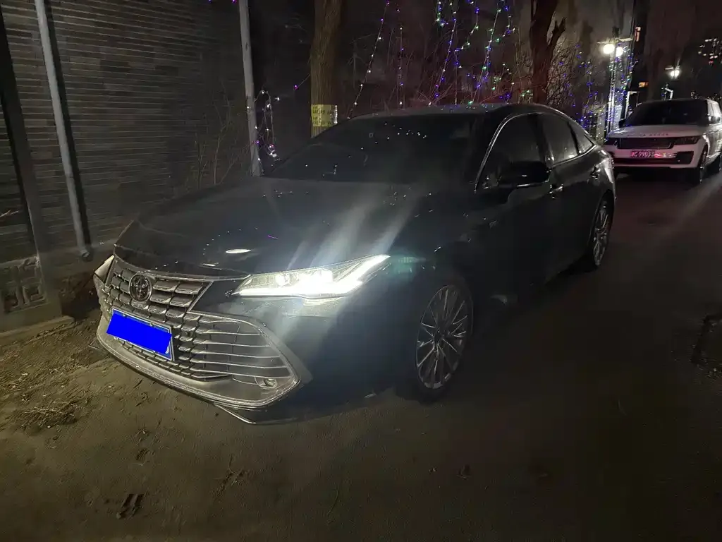 Toyota Avalon — фото 1
