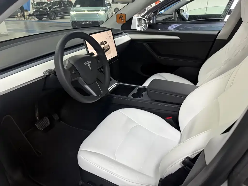 Tesla Model Y — фото 4