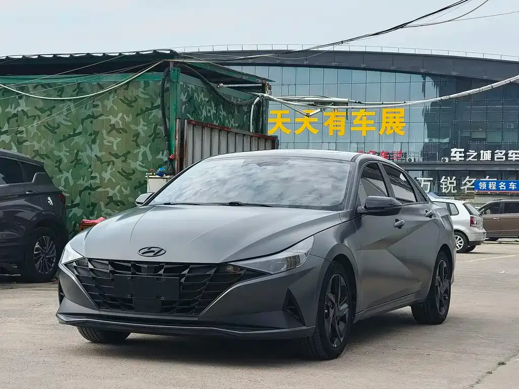 Hyundai Elantra — фото 1