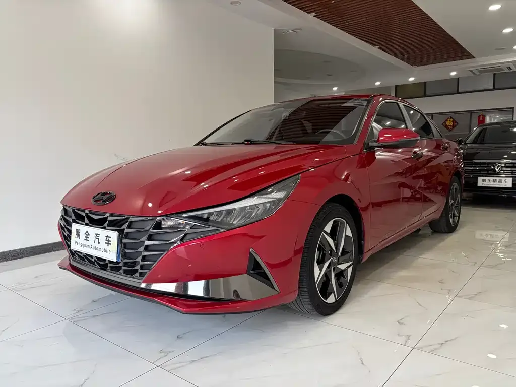 Hyundai Elantra — фото 1