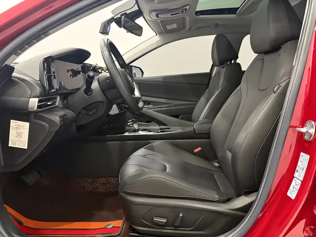 Hyundai Elantra — фото 3