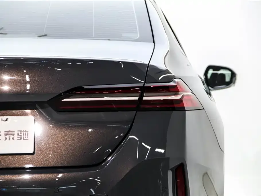 BMW 5 Series — фото 10