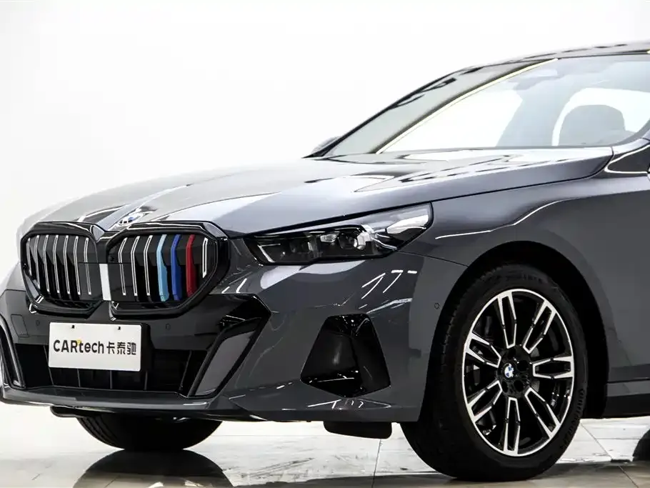BMW 5 Series — фото 7