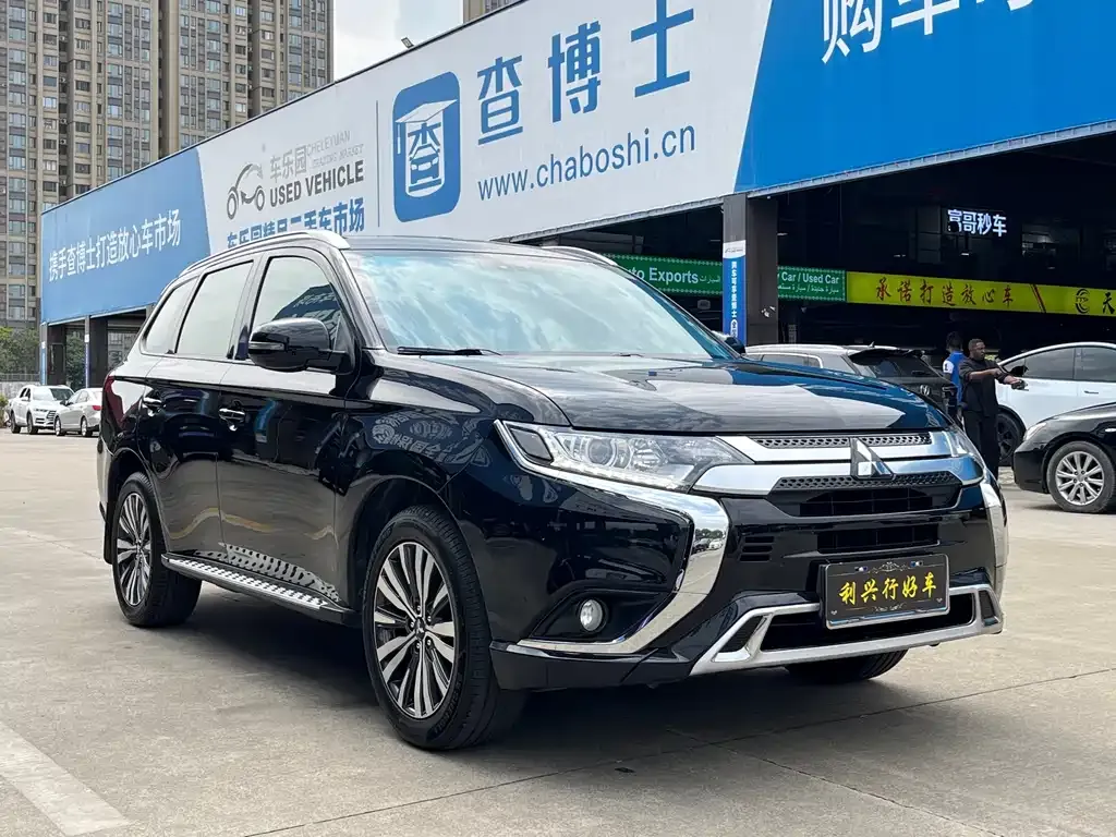 Mitsubishi Outlander — фото 8