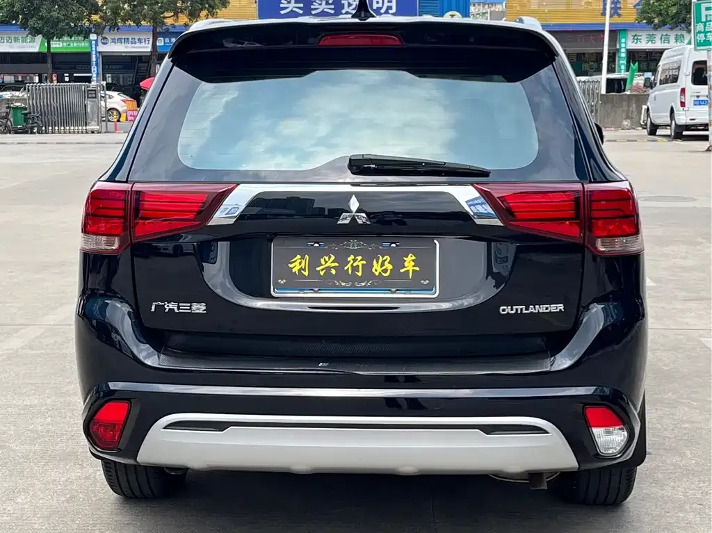 Mitsubishi Outlander — фото 2