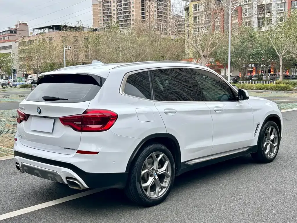 BMW X3 — фото 9
