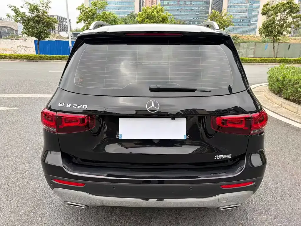 Mercedes-Benz GLB — фото 10