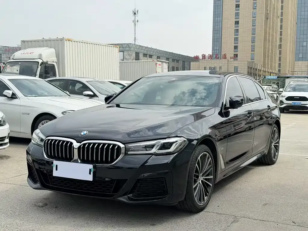 BMW 5 Series — фото 1