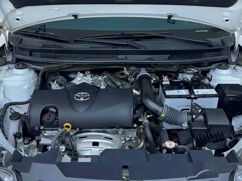 Toyota Yaris L — фото 7