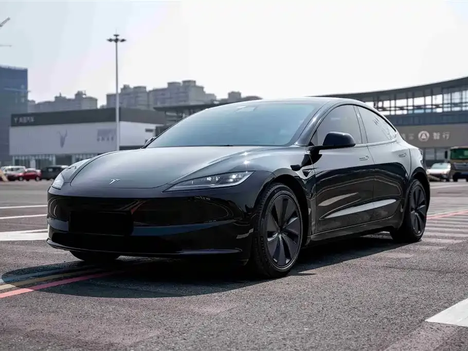 Tesla Model 3 — фото 1