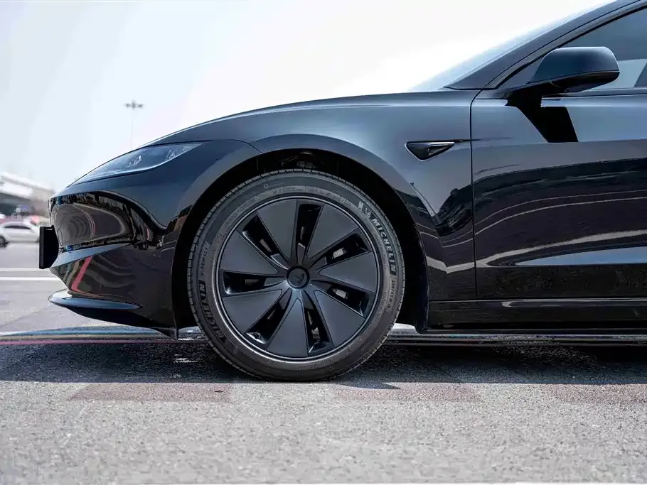 Tesla Model 3 — фото 5