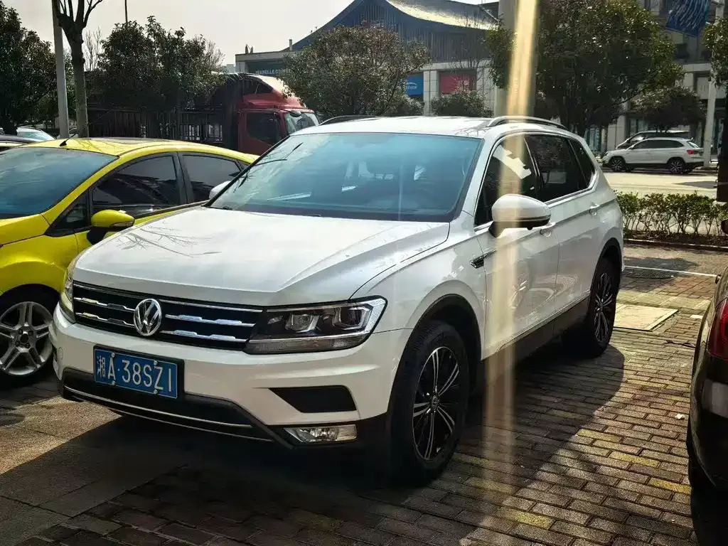 Volkswagen Tiguan L — фото 5
