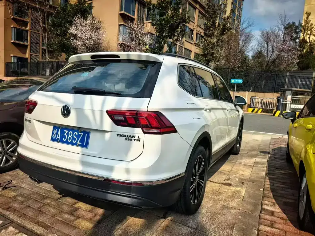 Volkswagen Tiguan L — фото 7