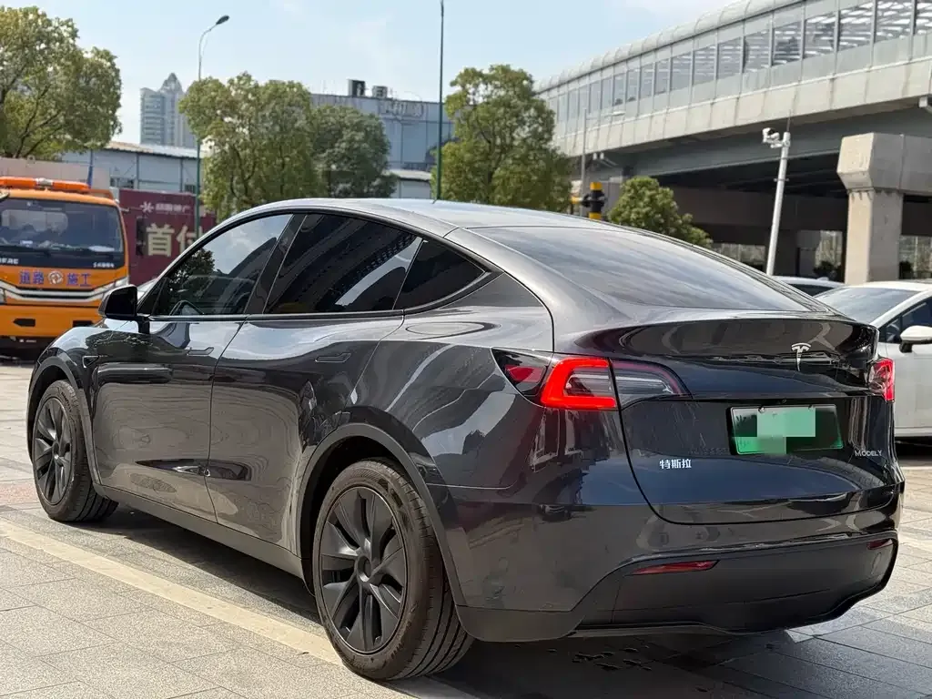 Tesla Model Y — фото 4
