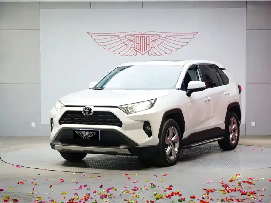 Toyota RAV4 — фото 1