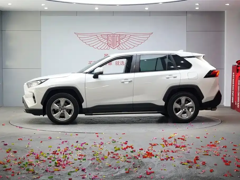 Toyota RAV4 — фото 10