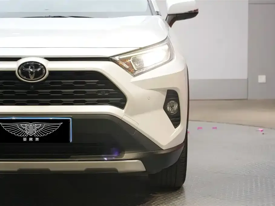 Toyota RAV4 — фото 9