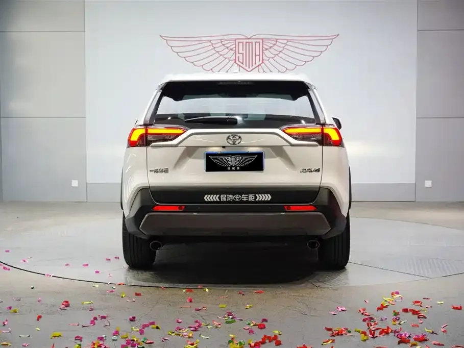 Toyota RAV4 — фото 7