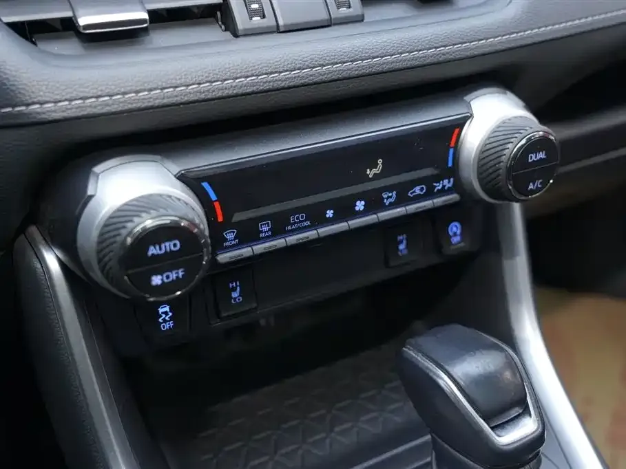 Toyota RAV4 — фото 2