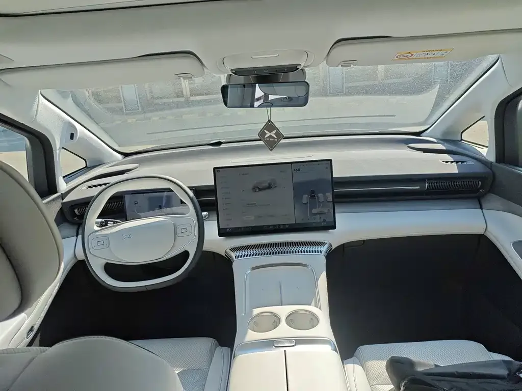 XPeng X9 — фото 6