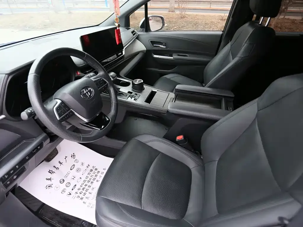 Toyota Granvia — фото 8