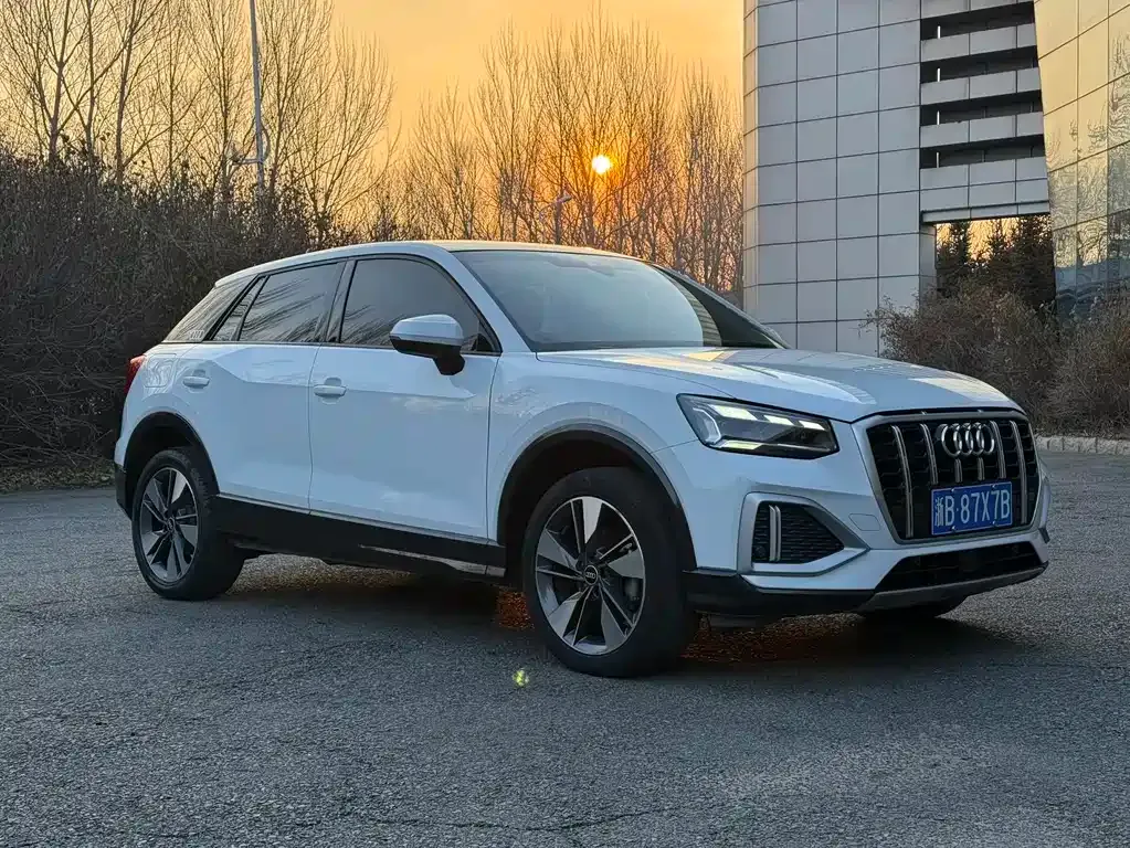 Audi Q2L — фото 10