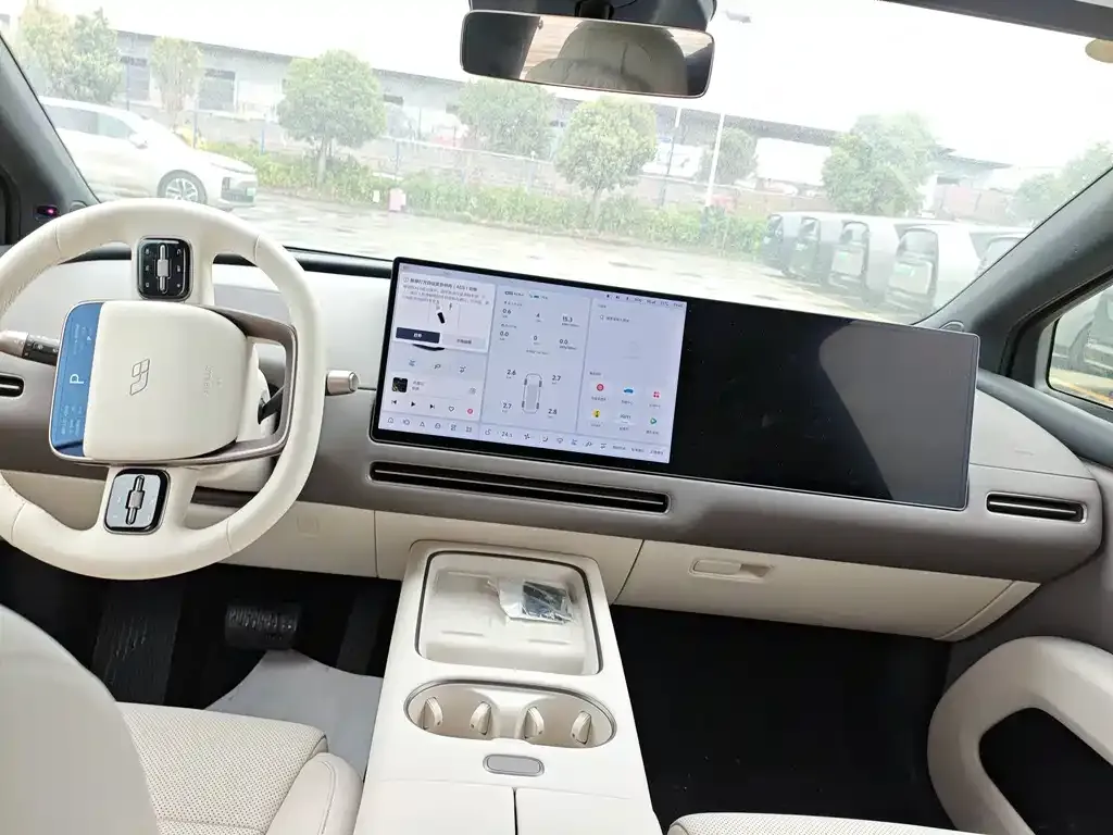 Li Auto i6 — фото 7