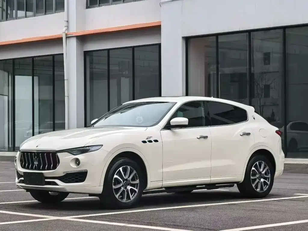 Maserati Levante — фото 1