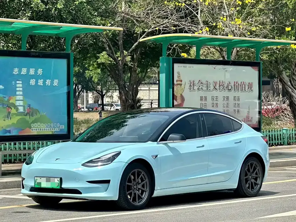 Tesla Model 3 — фото 1