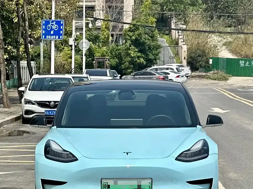 Tesla Model 3 — фото 5
