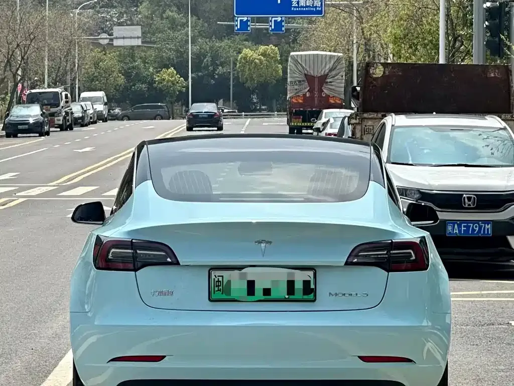 Tesla Model 3 — фото 7
