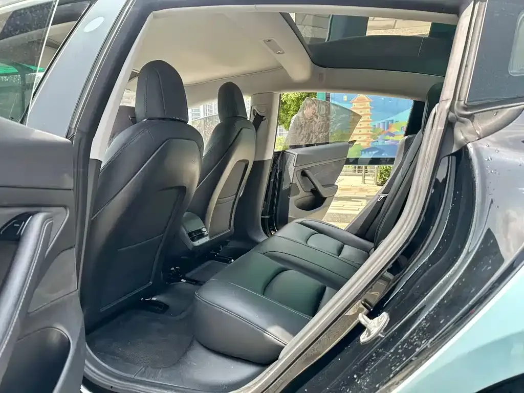 Tesla Model 3 — фото 2