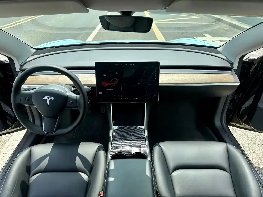 Tesla Model 3 — фото 3