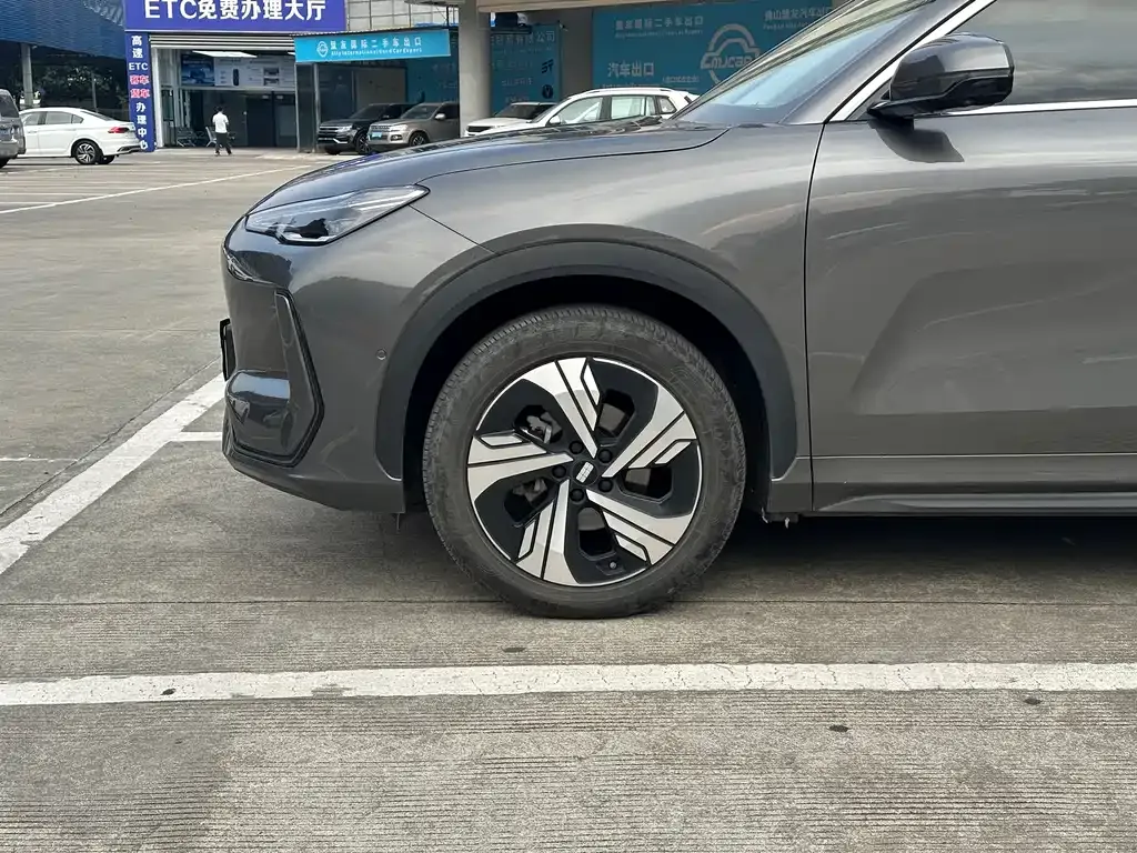 Geely Galaxy E5 — фото 10