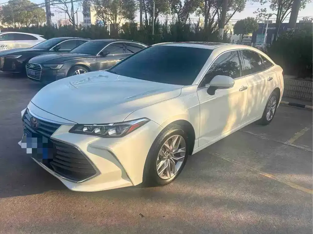 Toyota Avalon — фото 1