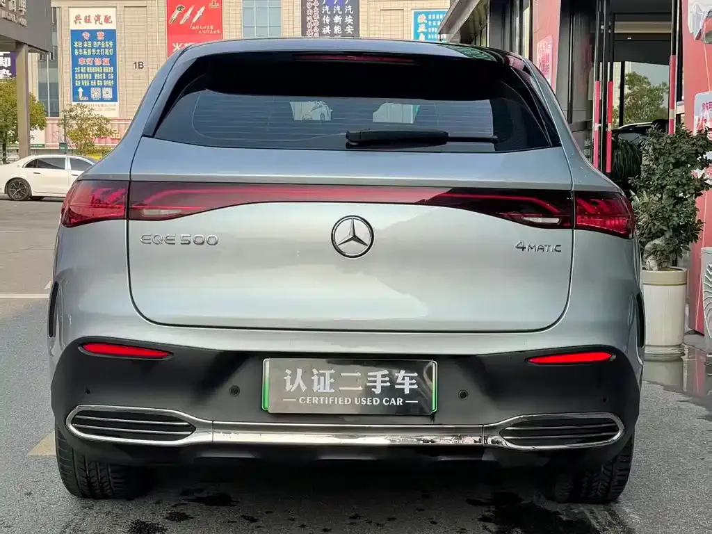 Mercedes-Benz EQE SUV — фото 7