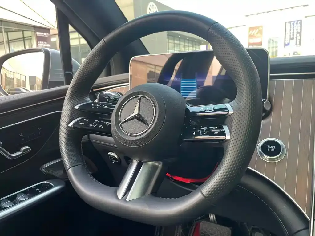 Mercedes-Benz EQE SUV — фото 3