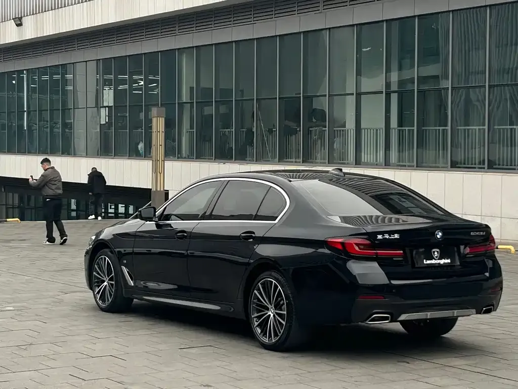 BMW 5 Series — фото 10