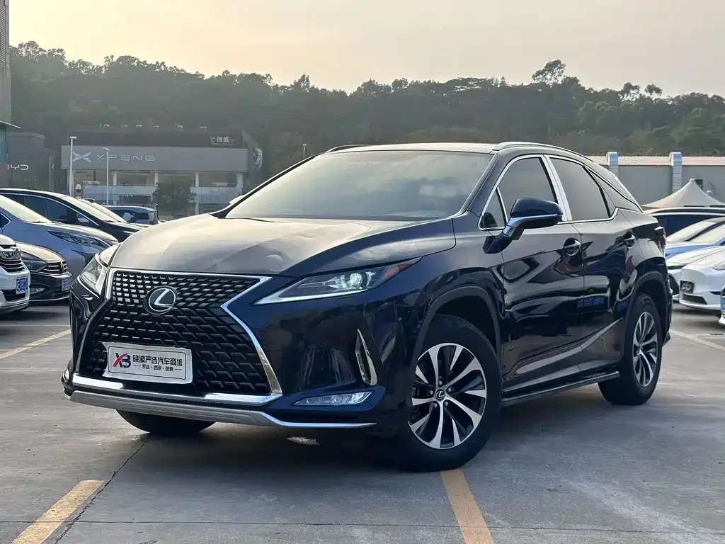 Lexus RX — фото 1
