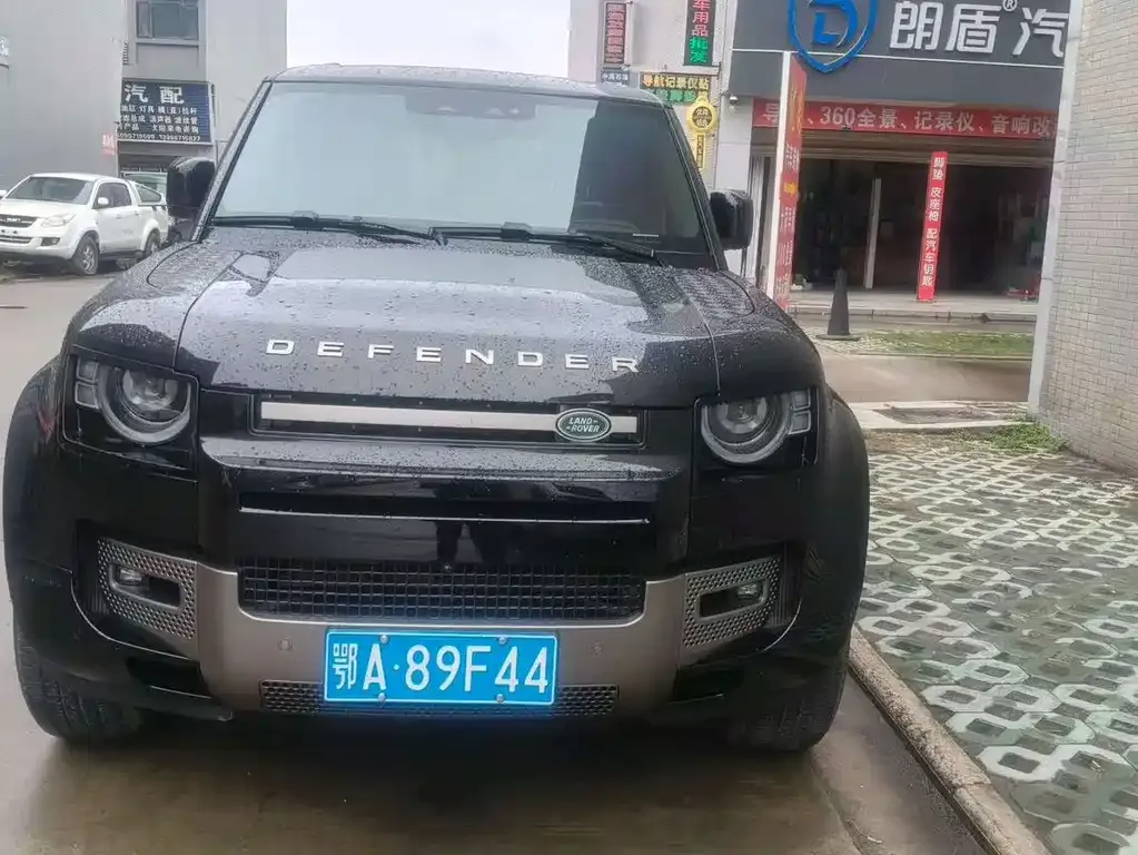Land Rover Defender — фото 1