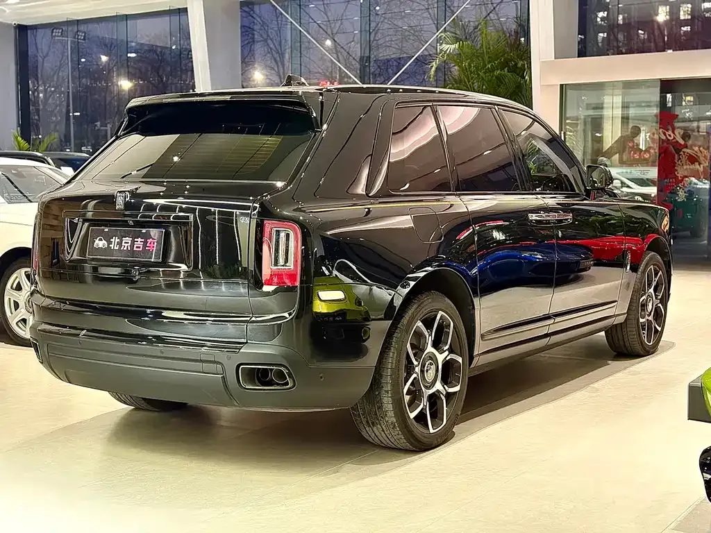 Rolls-Royce Cullinan — фото 10
