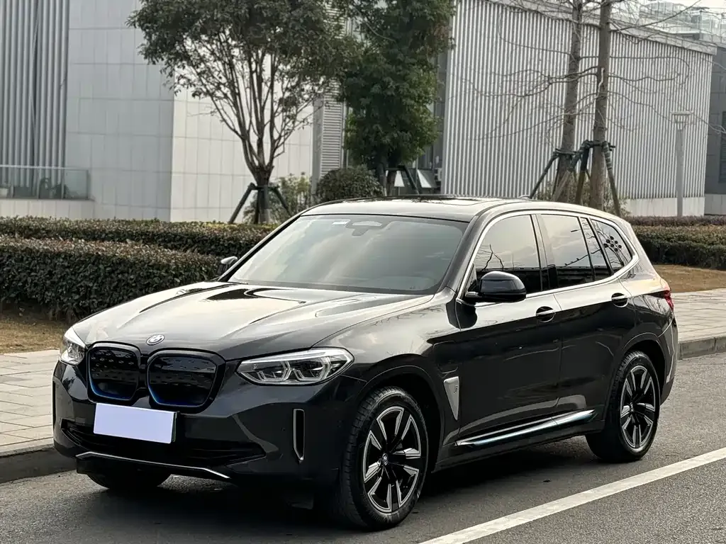 BMW iX3 — фото 1