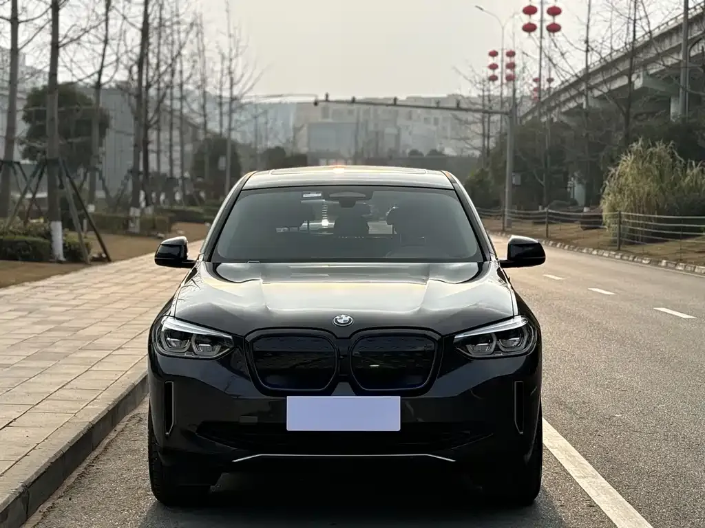 BMW iX3 — фото 2