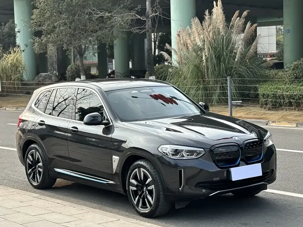 BMW iX3 — фото 3