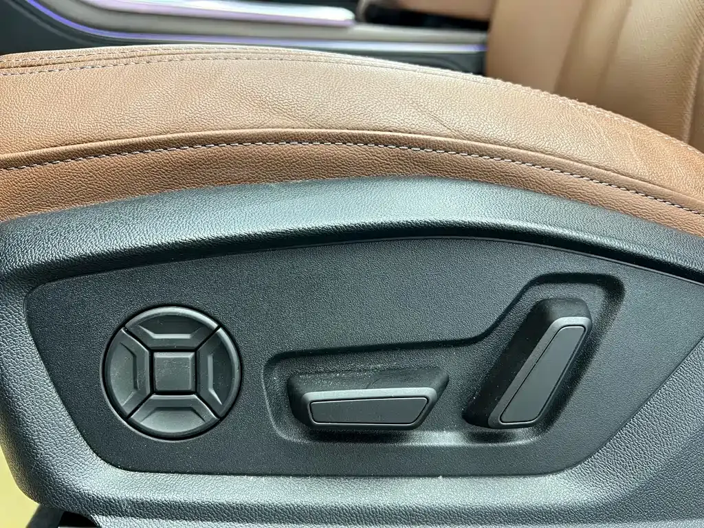 Audi Q7 — фото 10