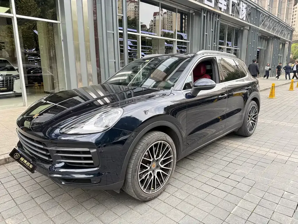 Porsche Cayenne — фото 1