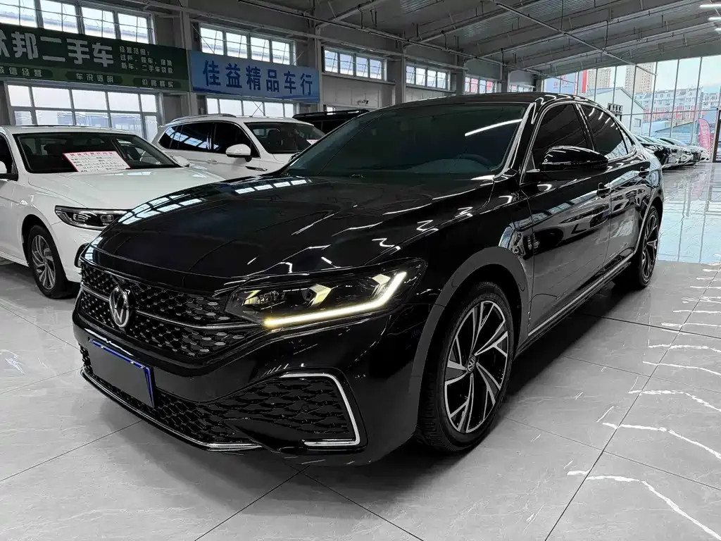 Volkswagen Passat — фото 1