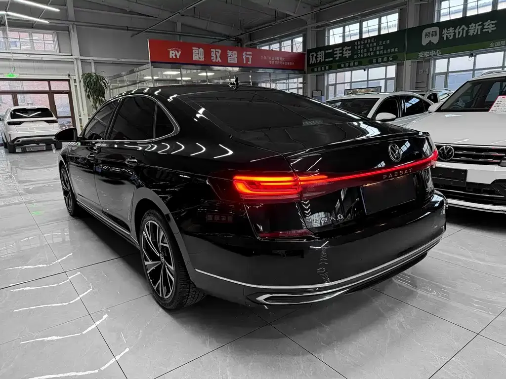 Volkswagen Passat — фото 5