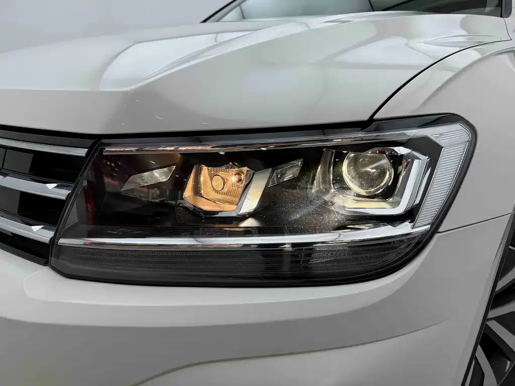 Volkswagen Tiguan L New Energy — фото 7