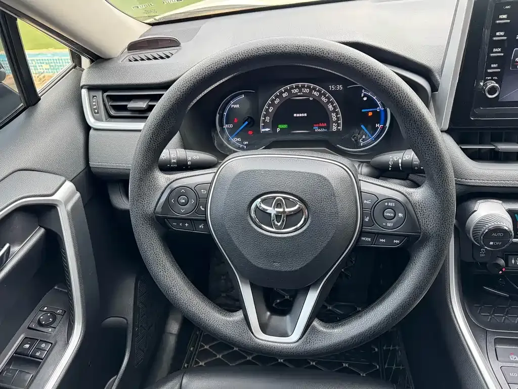 Toyota RAV4 — фото 5